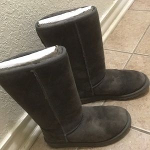 Used grey tall uggs